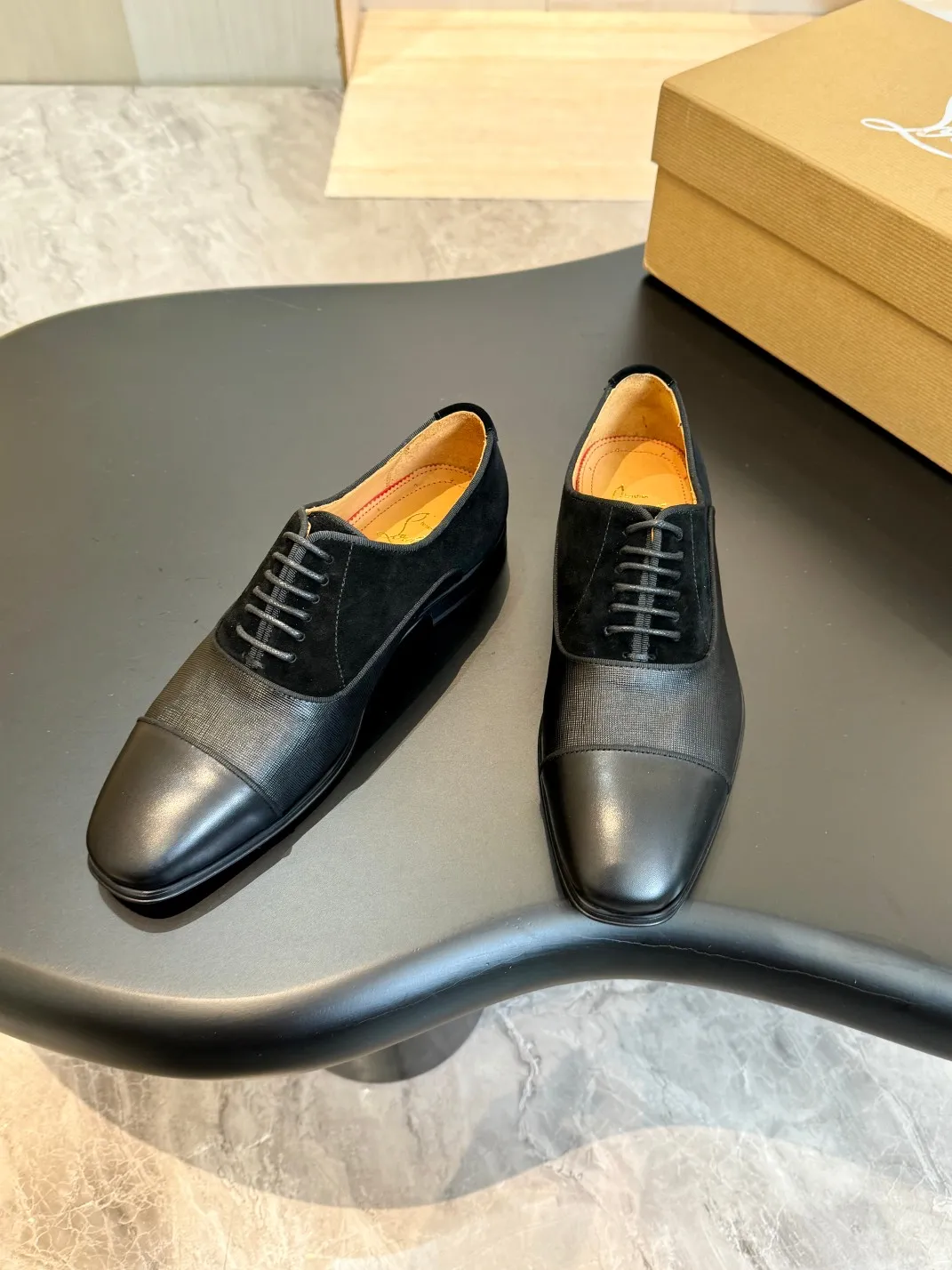 💰960 Christia*.Loubouti* high-end men's business formal leather shoes, original genuine cowhide red sole, imported Italian cowhide outsole, first-layer cowhide, water-dyed cowhide lining, high-end luxury. Size: 39-44 (customized at 38.45.46)✅
